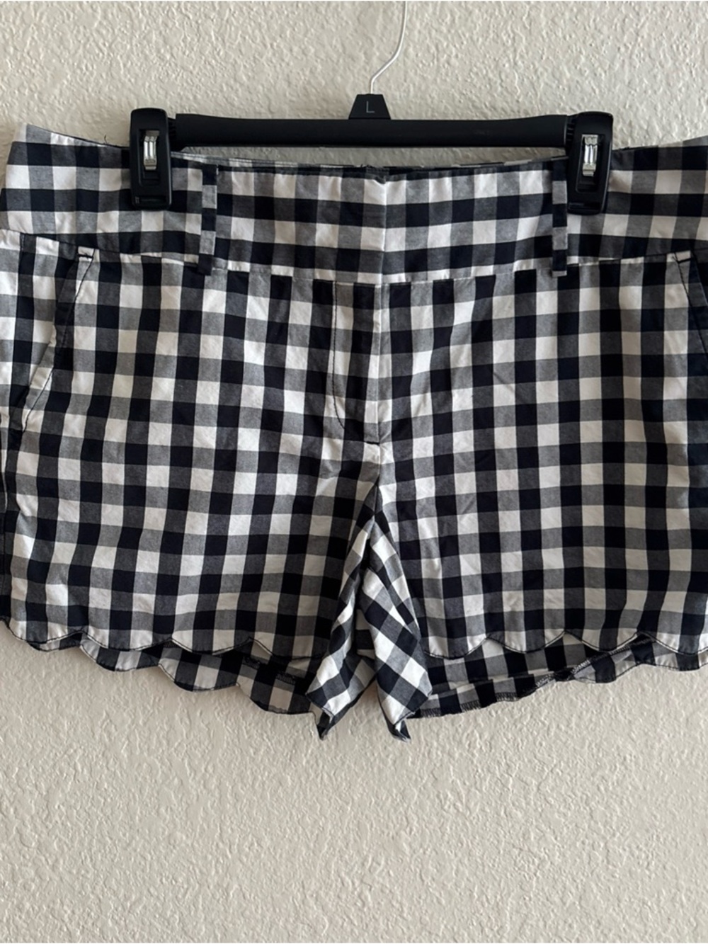 Ann Taylor Black & White Gingham Scallop Hem Women’s Shorts Size 12